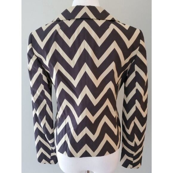 Escada Chevron Notch Lapel Jacket
Blazer Black Tan Size 34 USA 4 - Picture 4 of 8